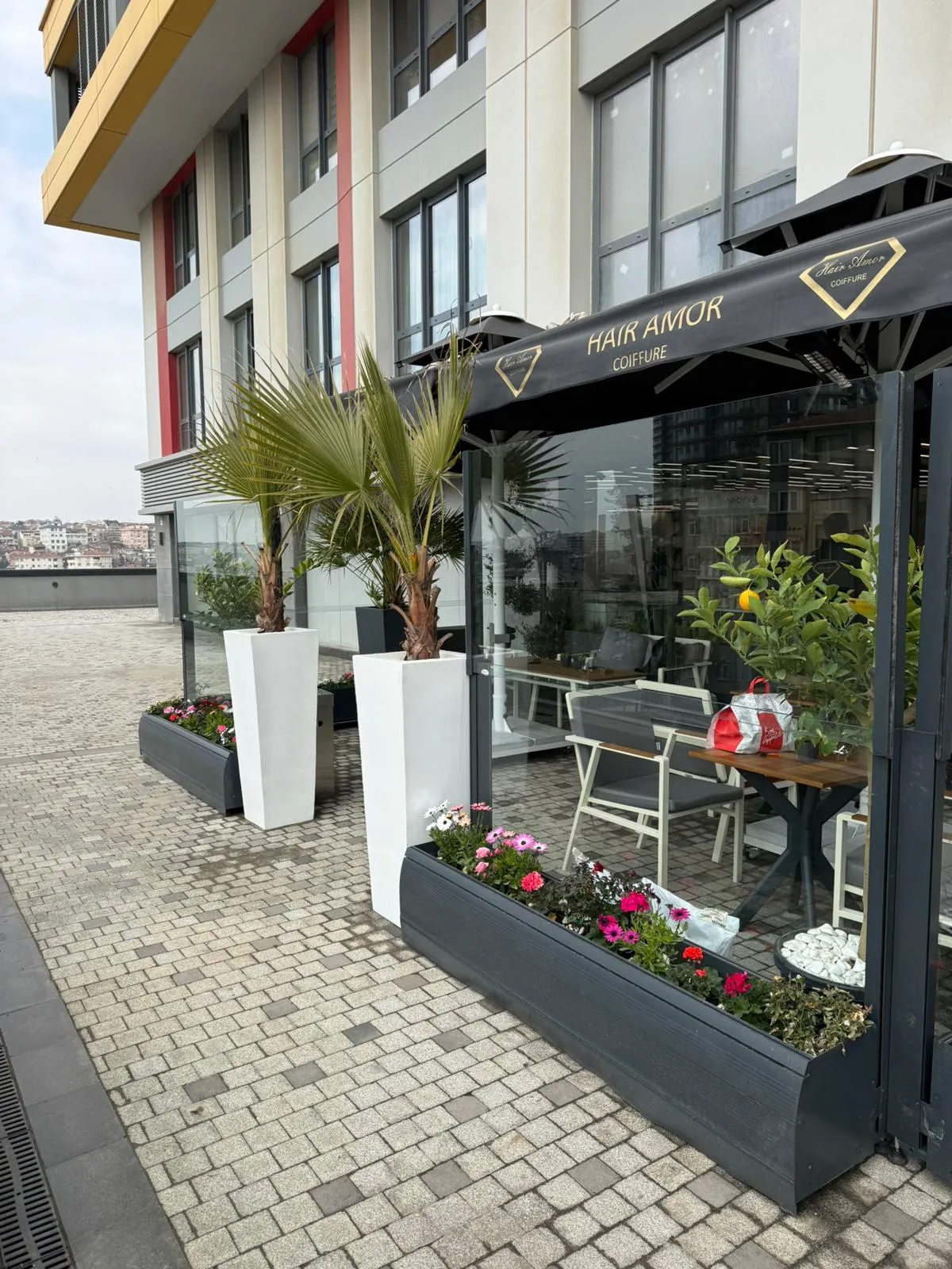 Wind Breaker Solutions for Cafe and Restaurant Terraces
