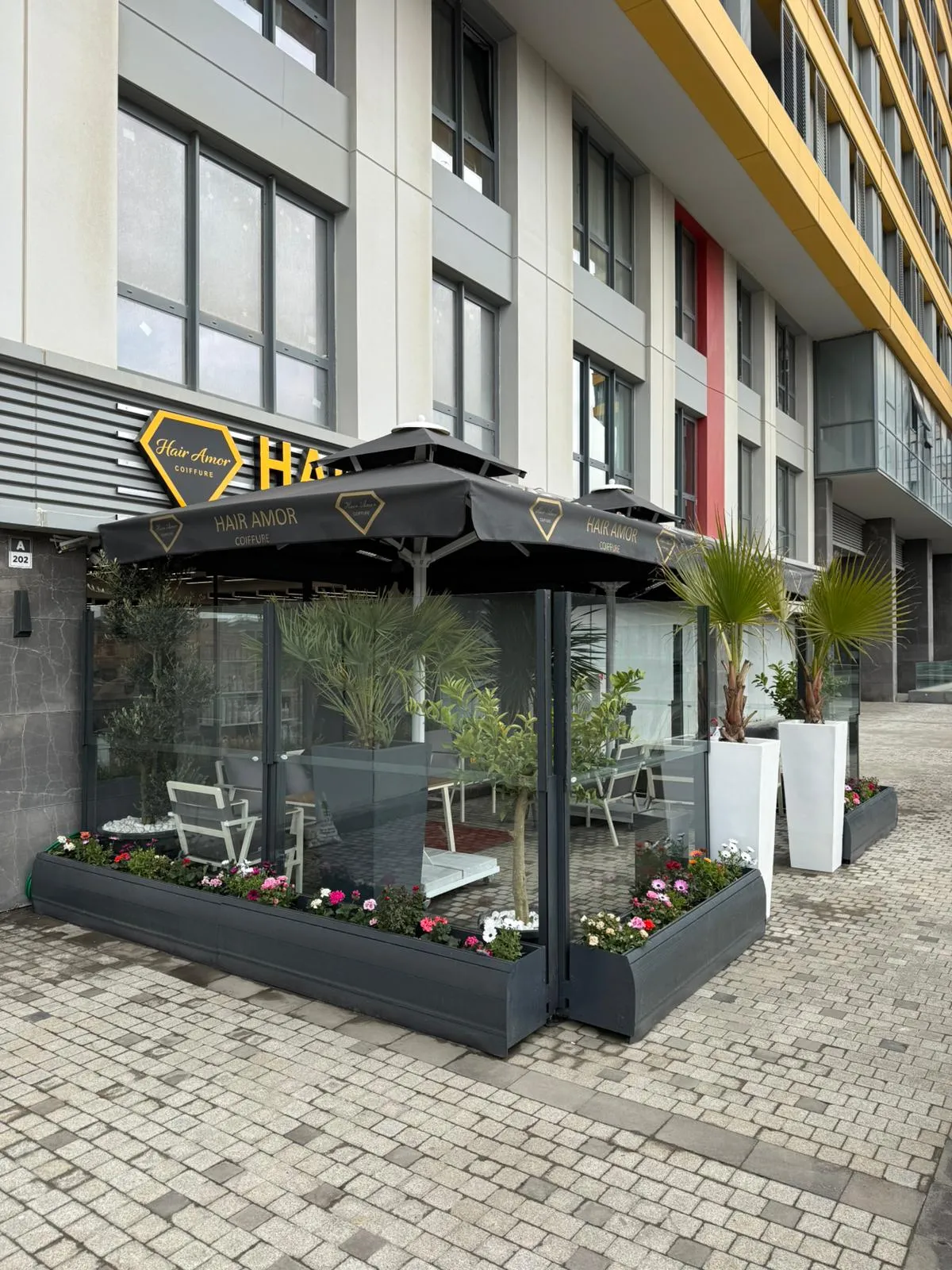 Windschutzglas mit Pflanzkasten und LED — Standard‑Linie · 04