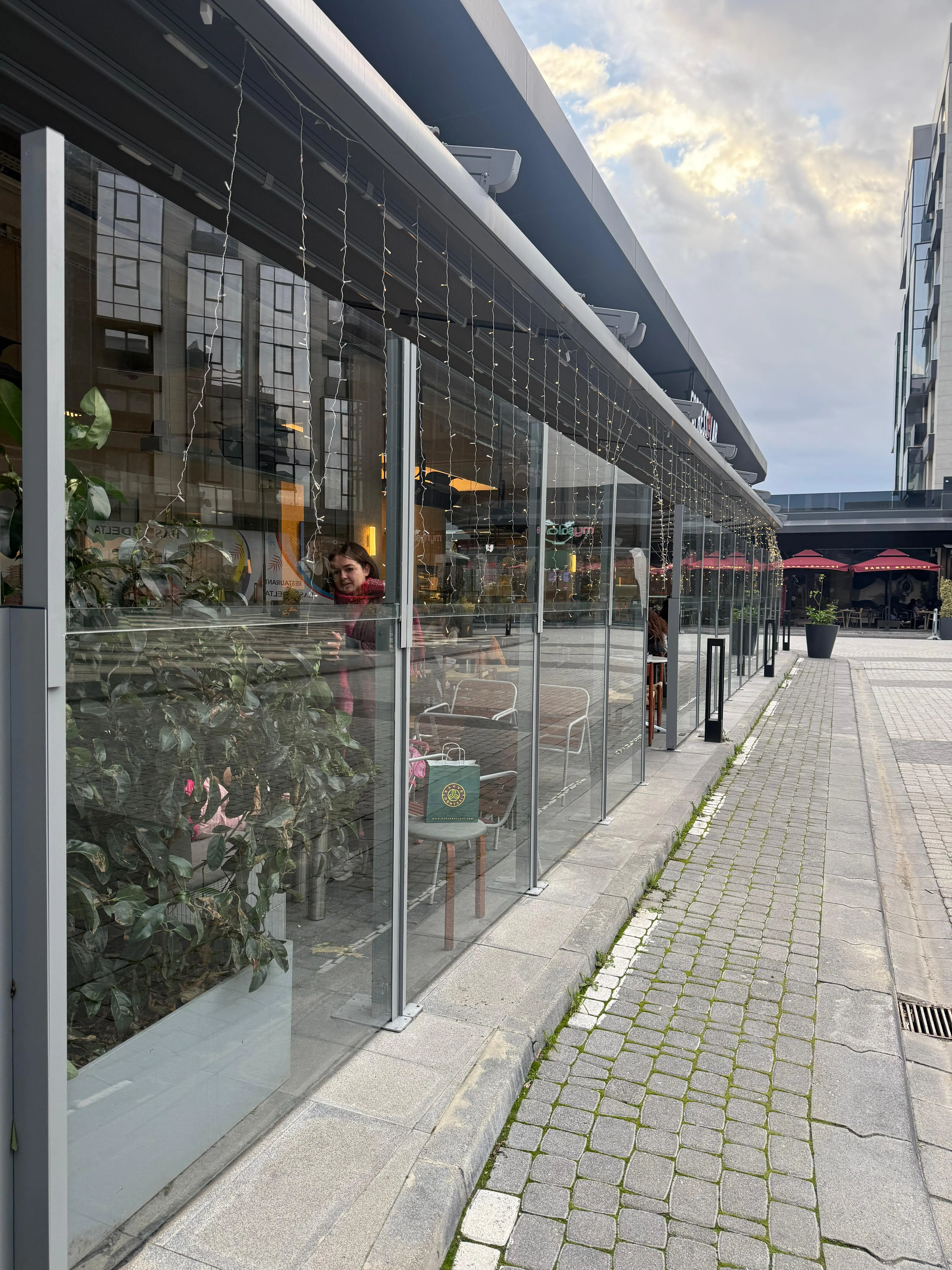 Bodenfestes Windschutzglas — Kit‑Linie · 09