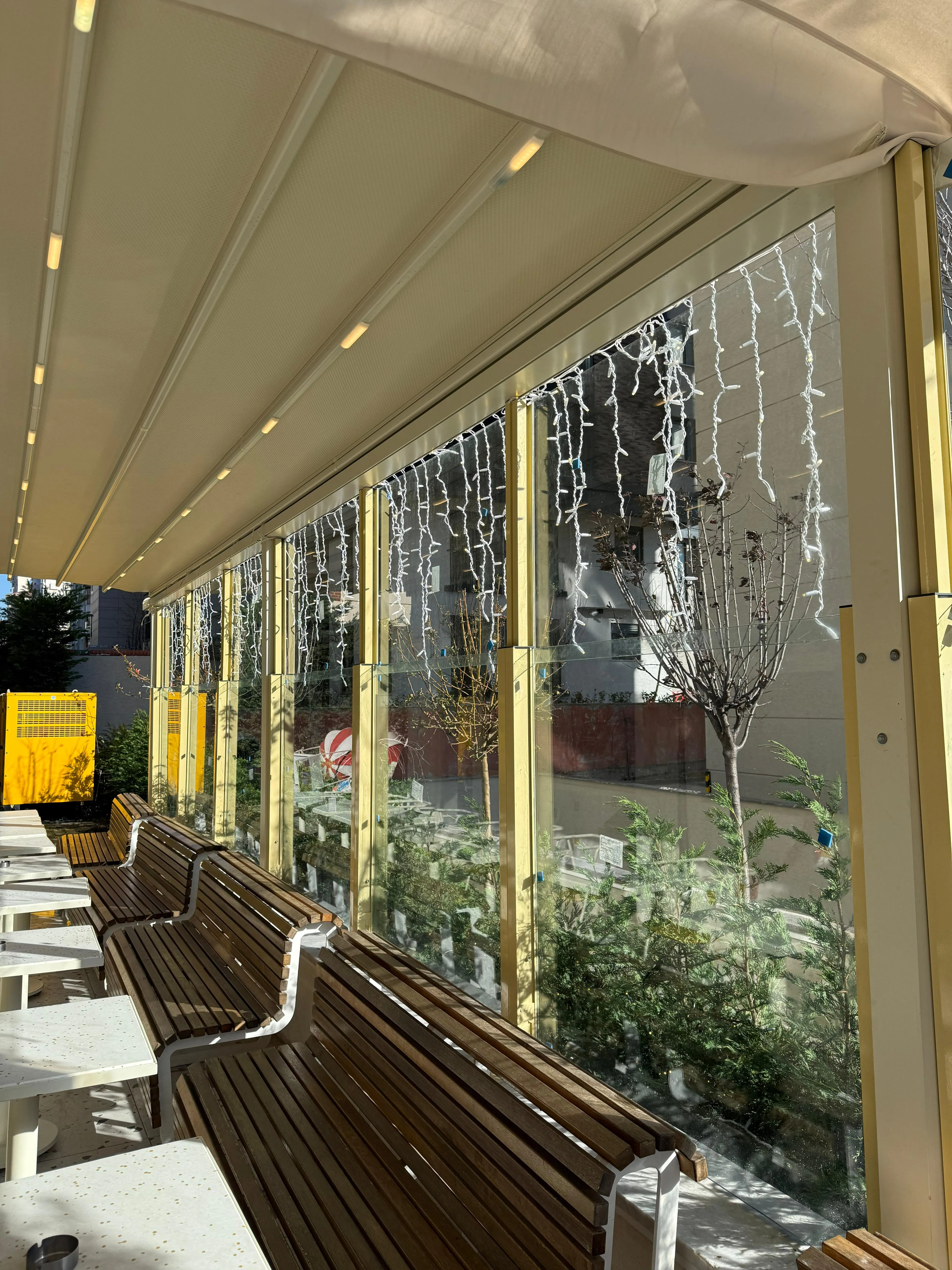 Bodenfestes Windschutzglas — Kit‑Linie · 11
