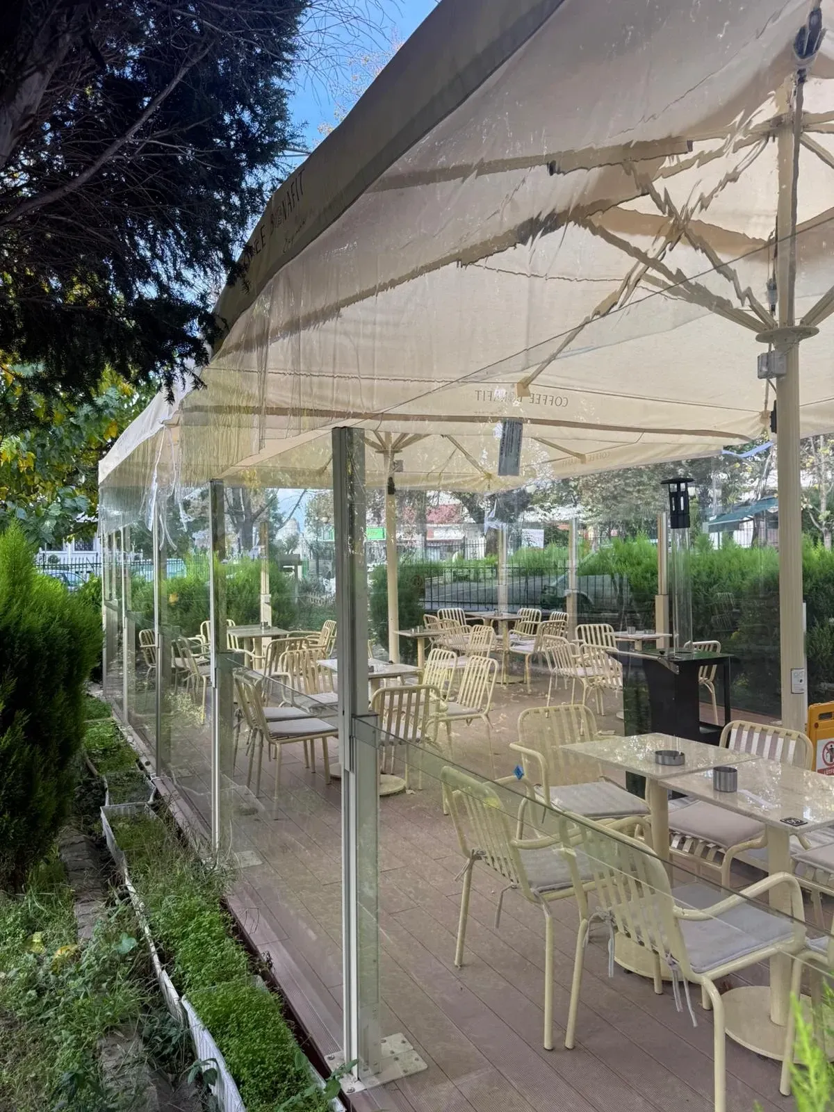Bodenfestes Windschutzglas — Standard‑Linie · 09